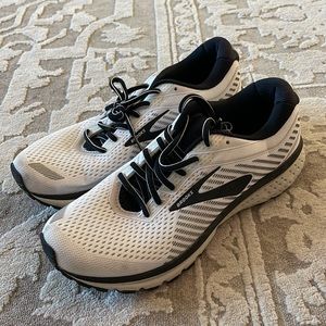 Brooks Men’s White Sneakers (9)